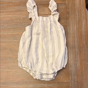Quincy Mae Bonnie Romper || Sky Stripe
